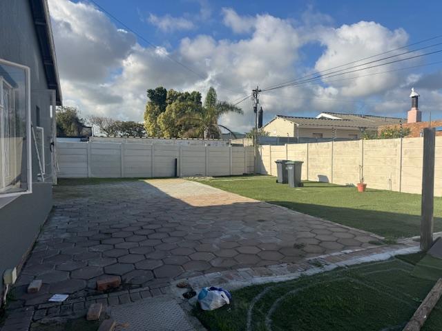 To Let 3 Bedroom Property for Rent in Bothasig Western Cape